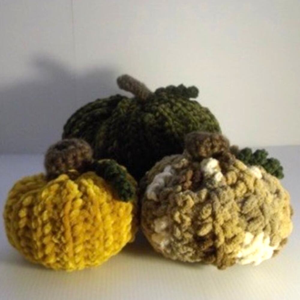 NWT Multicolor Handmade Crocheted Pumpkin Set of 3 by Dawny